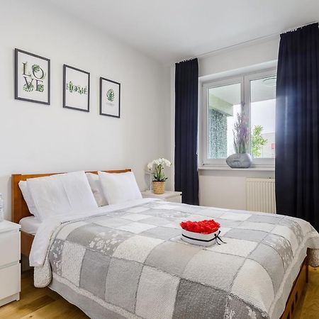 Family Apartment With A Terrace On Aleje Jerozolimskie Warszawa Eksteriør billede