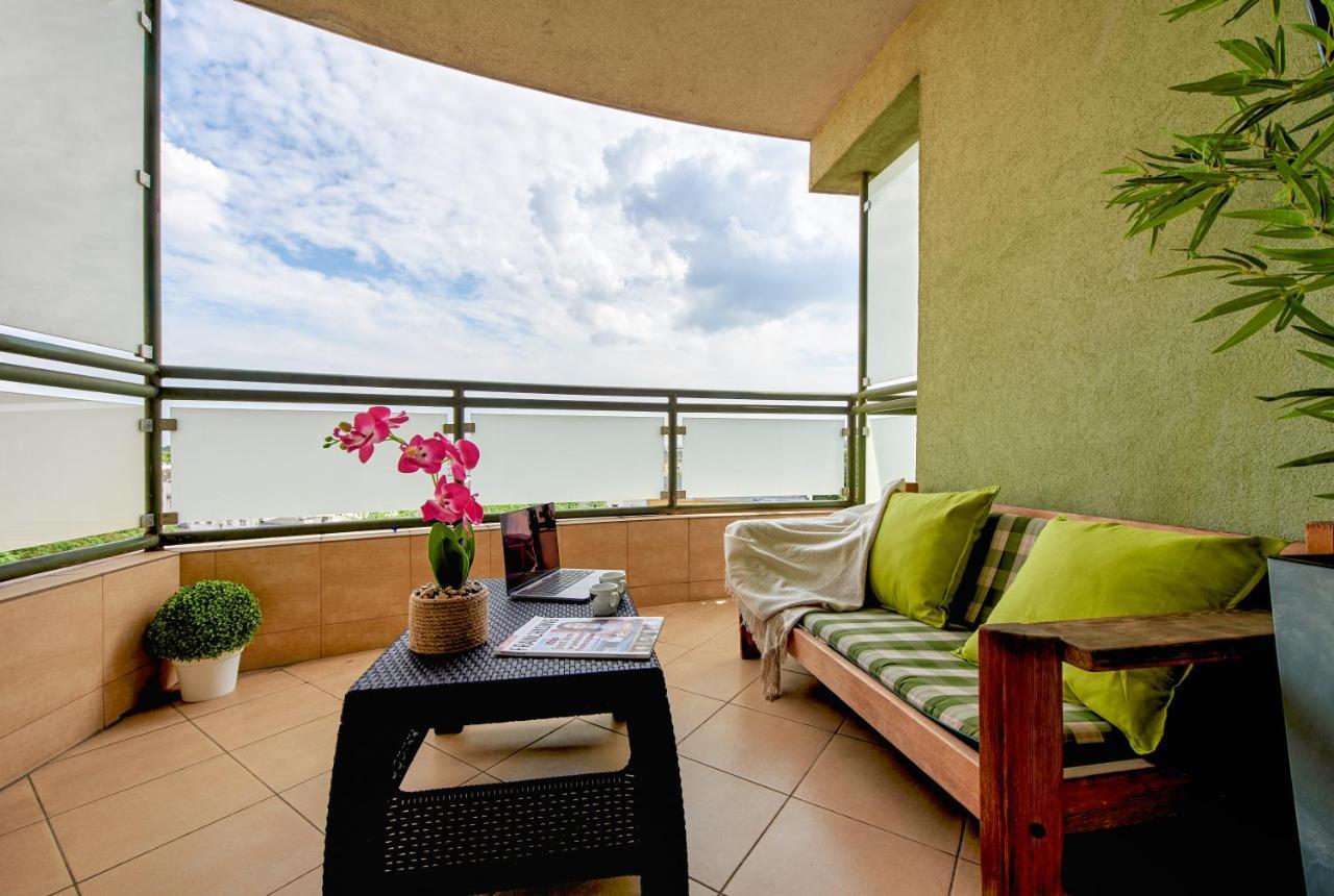 Family Apartment With A Terrace On Aleje Jerozolimskie Warszawa Eksteriør billede