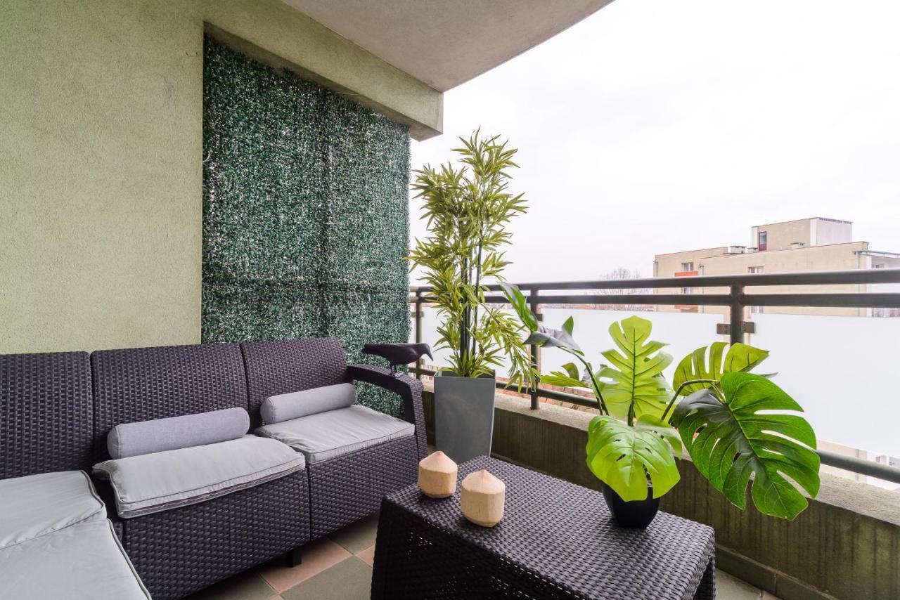 Family Apartment With A Terrace On Aleje Jerozolimskie Warszawa Eksteriør billede