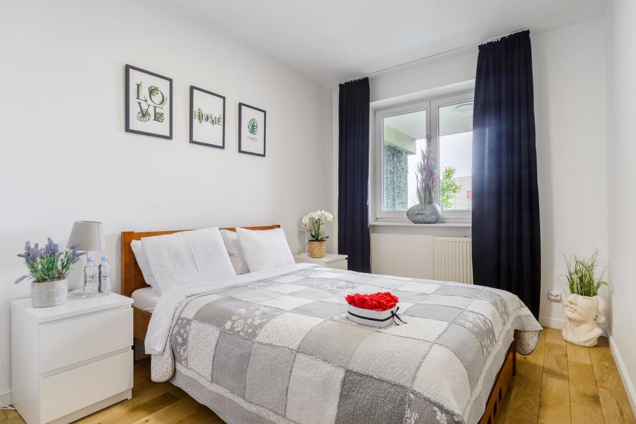 Family Apartment With A Terrace On Aleje Jerozolimskie Warszawa Eksteriør billede